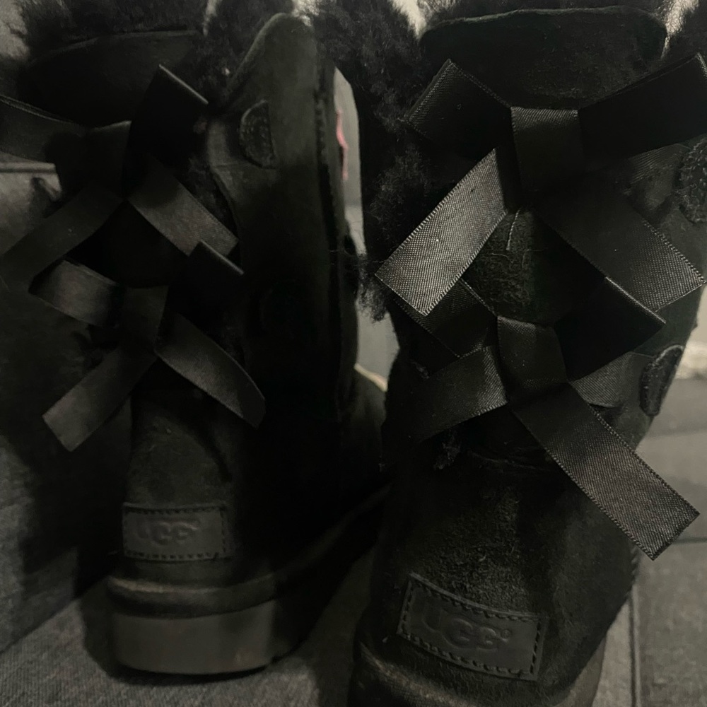 Black Bailey Bow Uggs || , Women size 7